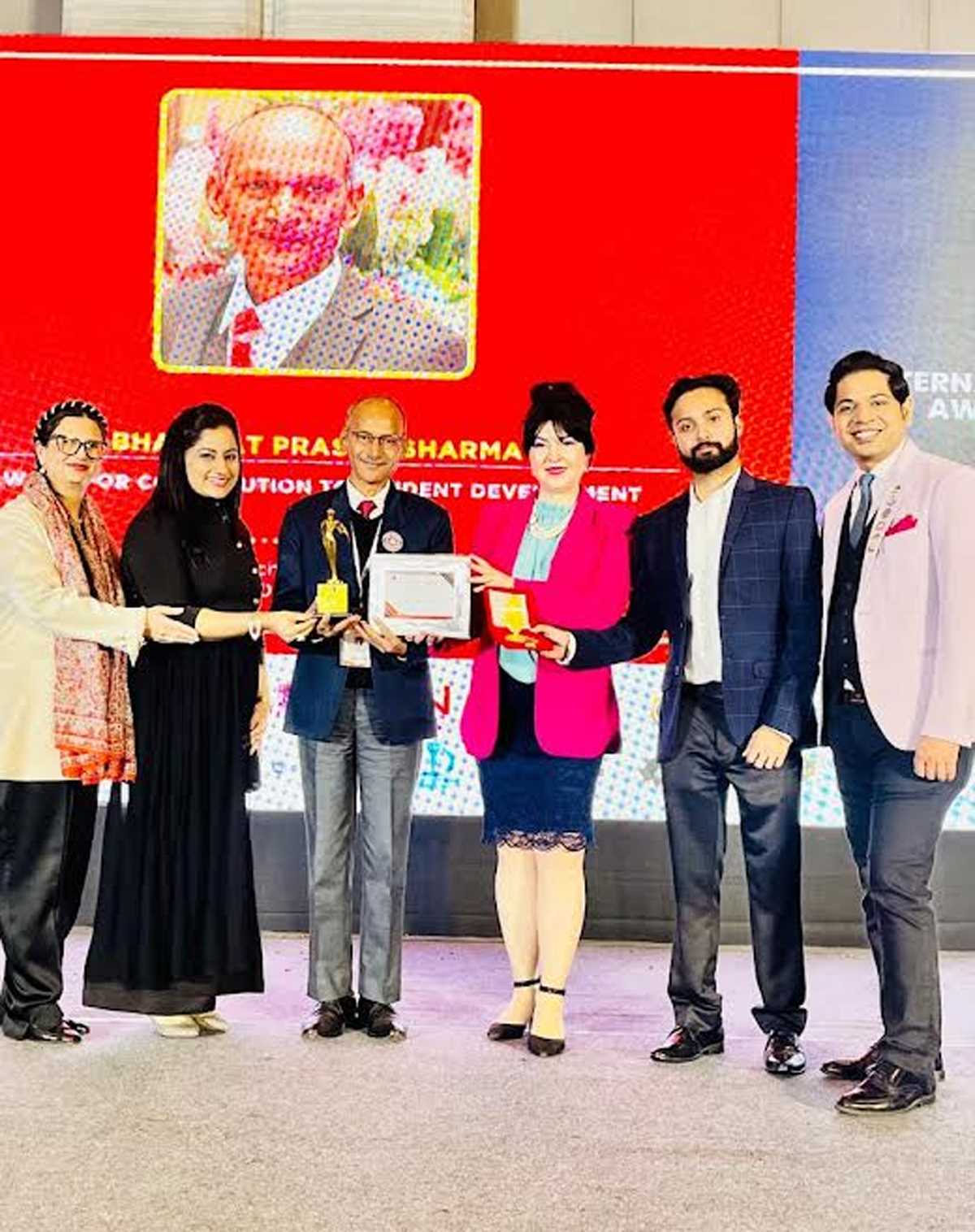 शिक्षा के क्षेत्र में योगदान के लिए भगवत प्रशाद शर्मा को मिला सम्मान